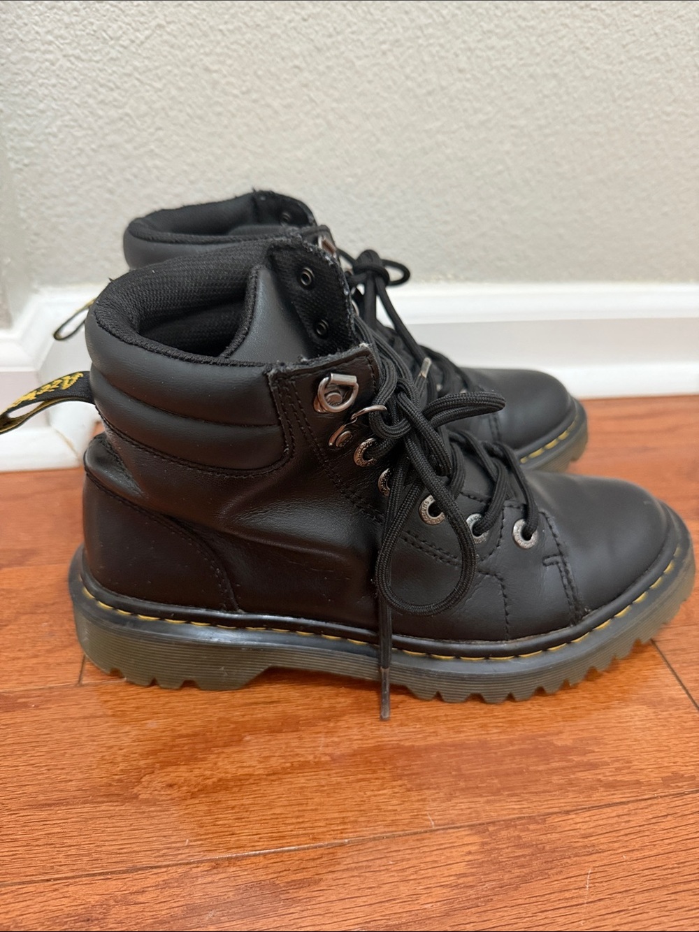 Dr. Martens Faora Mid Top Black Leather Boot Women Size US 7